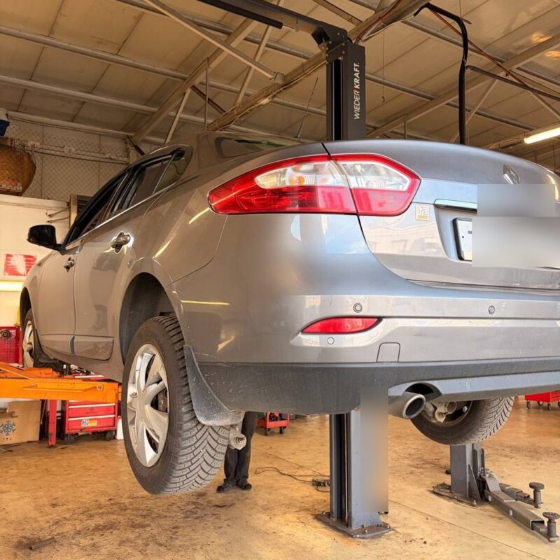 Alternative view of Renault Fluence