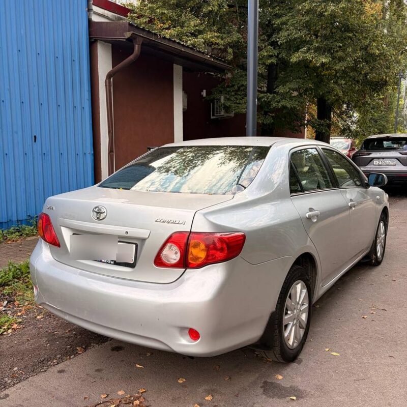 Alternative view of Toyota Corolla