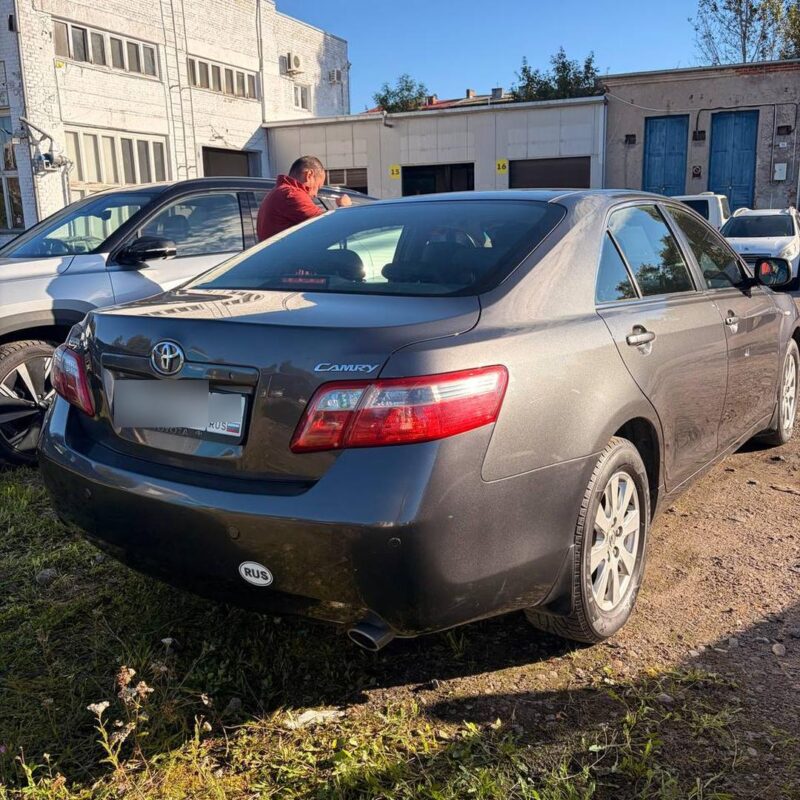 Alternative view of Toyota Camry